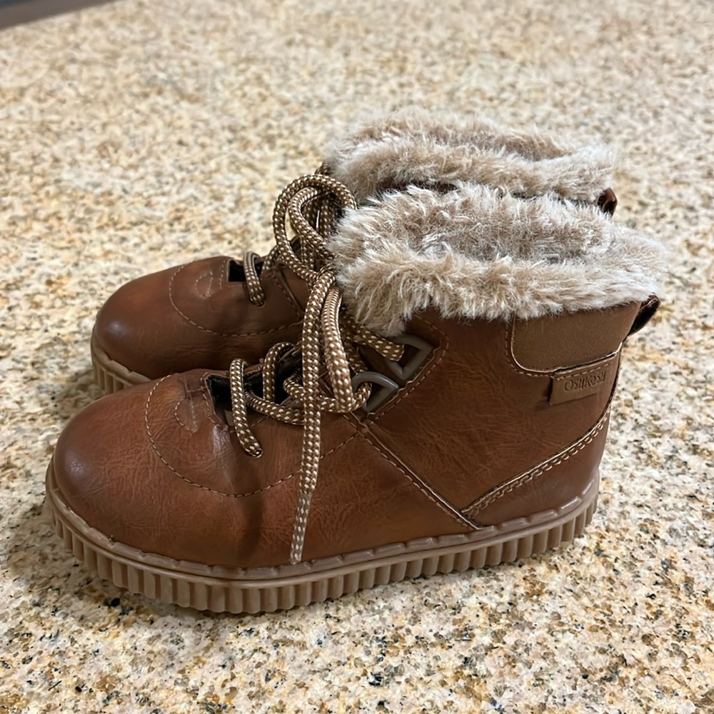 (Size 9) OshKosh Toddler Boots for Winter.